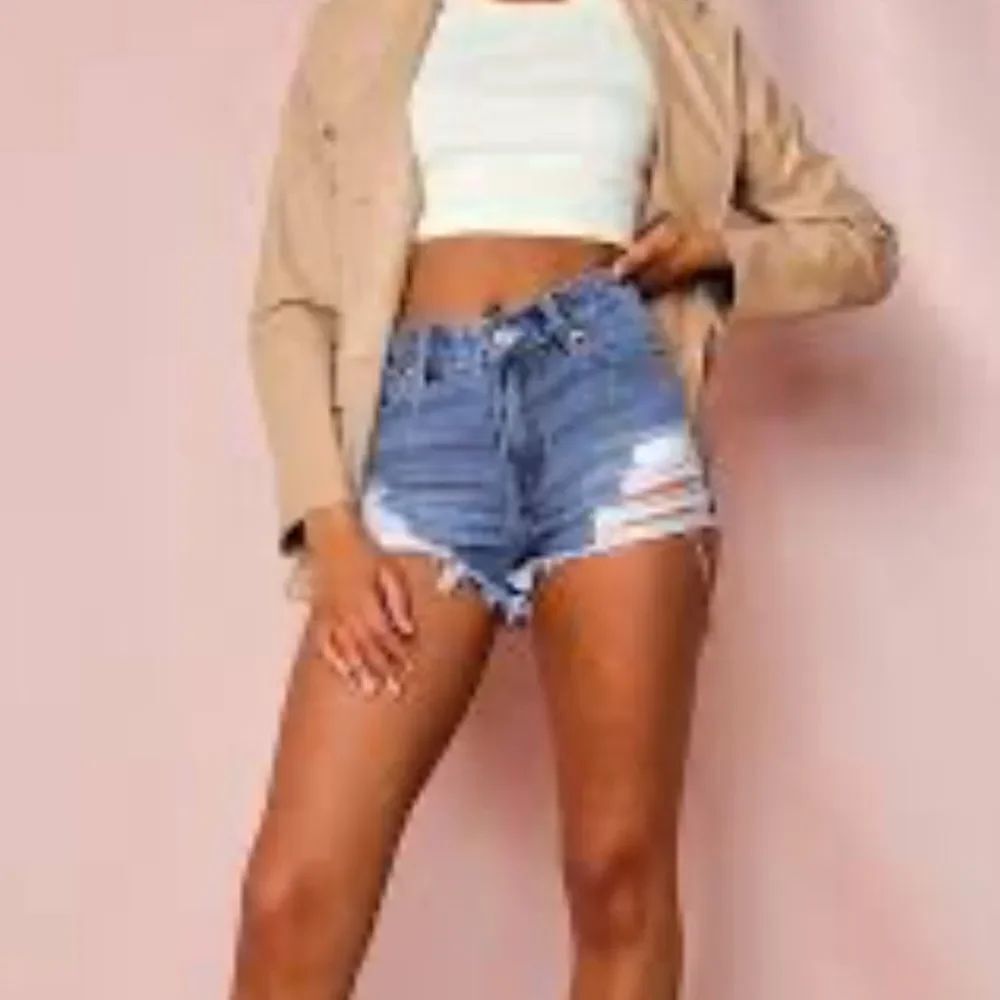 BRAND NEW DISTRESSED DENIM SHORTS